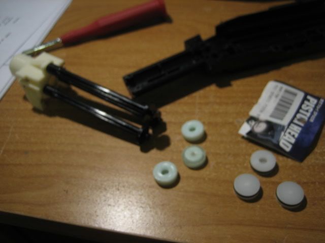 http://i8.photobucket.com/albums/a1/aznriptide859/Airsoft/TM%20M3%20Super%2090%20Disassembly%20Pics/IMG_4028.jpg