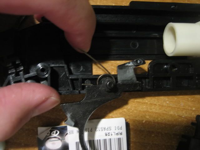 http://i8.photobucket.com/albums/a1/aznriptide859/Airsoft/TM%20M3%20Super%2090%20Disassembly%20Pics/IMG_4037.jpg