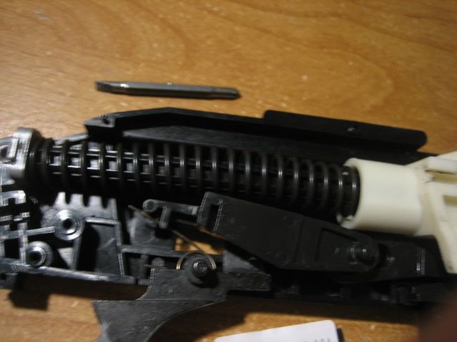 http://i8.photobucket.com/albums/a1/aznriptide859/Airsoft/TM%20M3%20Super%2090%20Disassembly%20Pics/IMG_4040.jpg