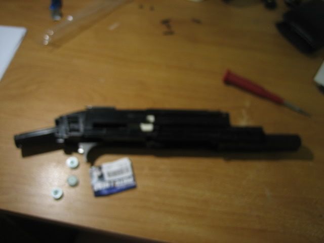 http://i8.photobucket.com/albums/a1/aznriptide859/Airsoft/TM%20M3%20Super%2090%20Disassembly%20Pics/IMG_4041.jpg