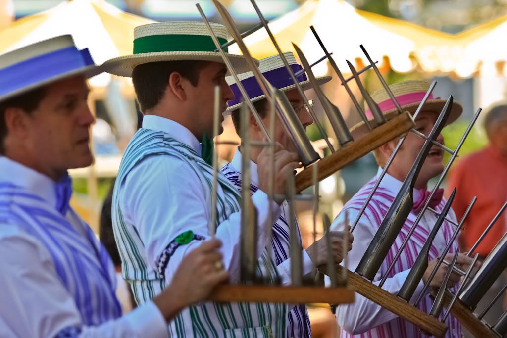 IMAGE: http://i8.photobucket.com/albums/a13/stevesmithjr/wdw2008/4.jpg