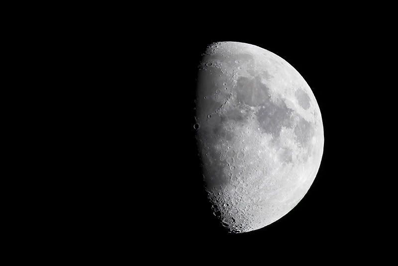 IMAGE: http://i8.photobucket.com/albums/a20/juz13/Moon/500mm.jpg