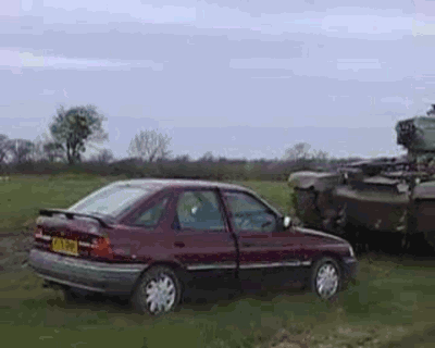 auto-vs-tank-40.gif