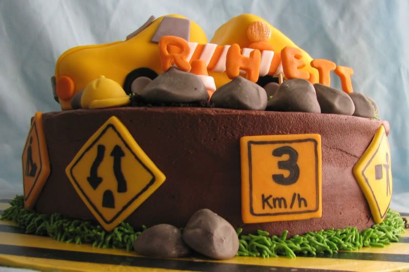 construction fondant cakes