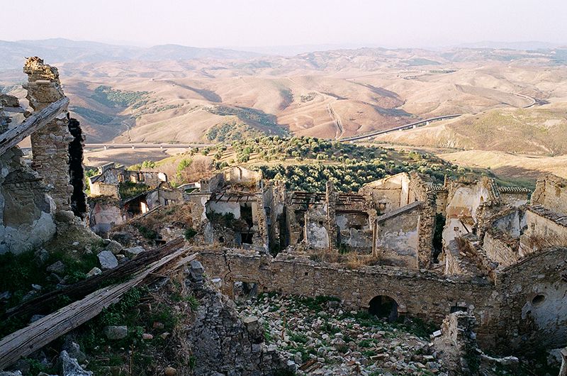 Craco, Italy, Sunrise, Photography, Contax G2, Holiday, Summer, Film, 35mm, Abandoned village, Abandoned town, Craco Ruins, Mountains, photo Craco02_zpsev1ufeyc.jpg