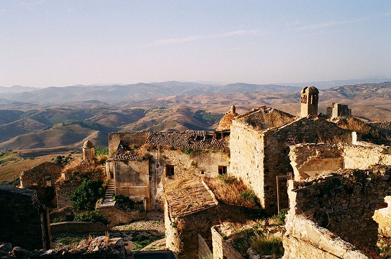 Craco, Italy, Sunrise, Photography, Contax G2, Holiday, Summer, Film, 35mm, Abandoned village, Abandoned town, Craco Ruins, Mountains, photo Craco05_zpsw29ew68c.jpg