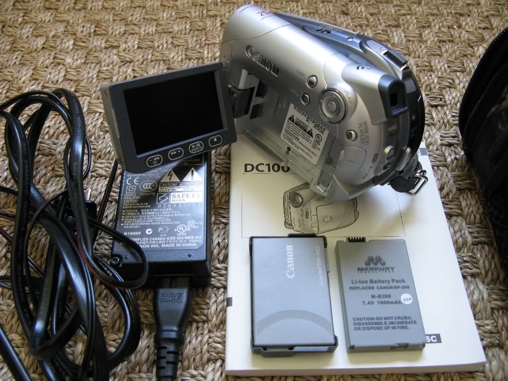 Canon DC100 DVD Digital Camcorder 25X Optical Xtra Battery Great Deal