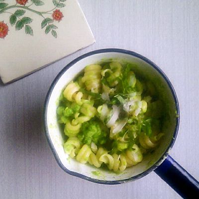 macaroni peas by hugh fearnley-whittingstall (aka cheesy peas or cheesy peasy pasta)
