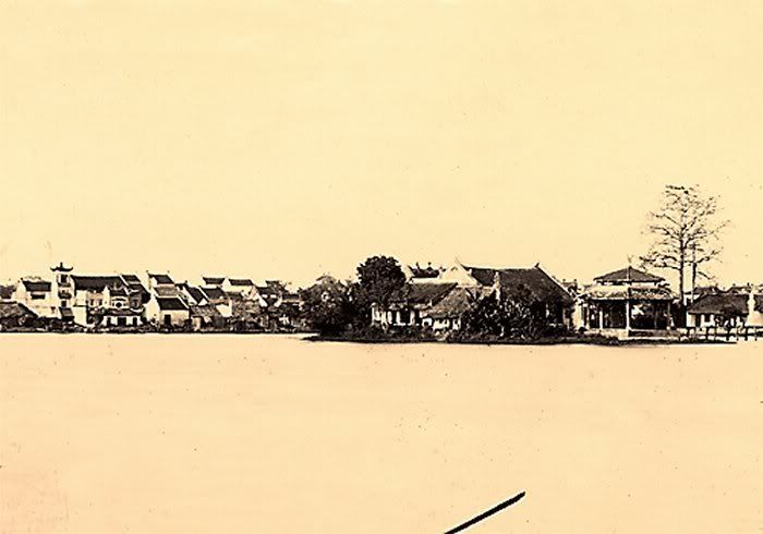 Phố cổ Hà Nội những năm 1884 nhìn từ hồ Hoàn Kiếm