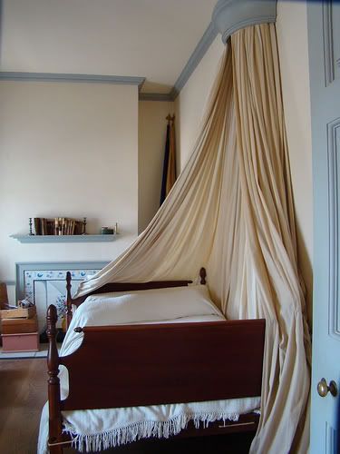 sideways canopy bed