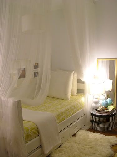 yellow canopy bed