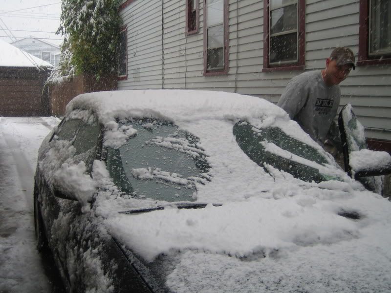 http://i8.photobucket.com/albums/a36/jessica9232/Snow_In_October005.jpg