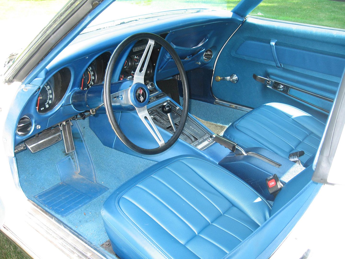 Stingray_Interior_01.jpg