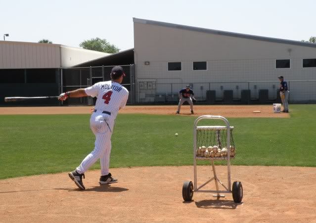 Pavano's 5-hitter carries Twins over Orioles 5-0