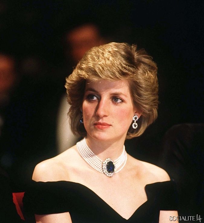  photo CHOKER SAPHIR BROOCH S7 RANGS PEARLS - 198610 - Diana Princess of Wales wears her sapphire choker and earrings in Vienna Aus_zpstlsnu81l.jpg