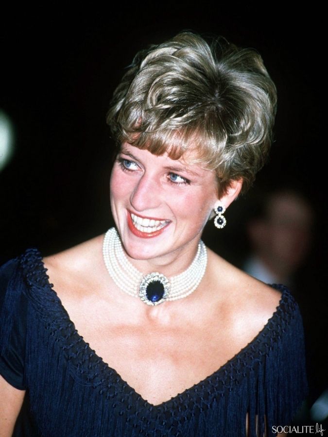  photo CHOKER SAPHIR BROOCH S7 RANGS PEARLS - 19910708 - Diana Princess of Wales wears her sapphire choker and earrings at a concer_zpsrgwapa1j.jpg