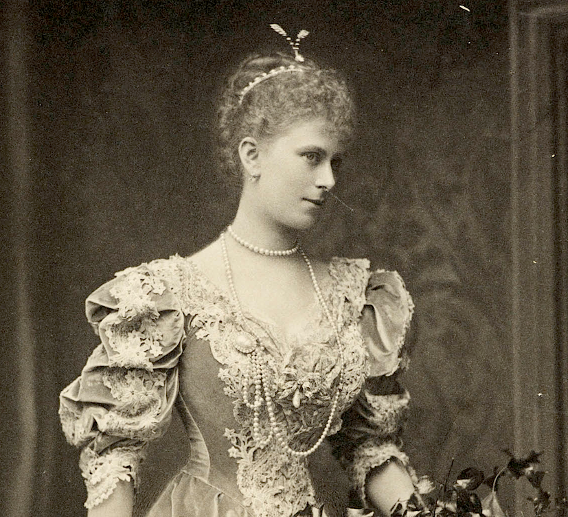  photo 2 - MARY PRCSS - 1885 - CLAP NECKLACE - 2_zpstxifv0tx.png