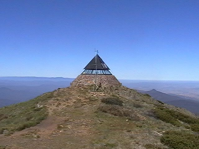 http://i8.photobucket.com/albums/a40/dadpad/Mtbullerfiretower.jpg