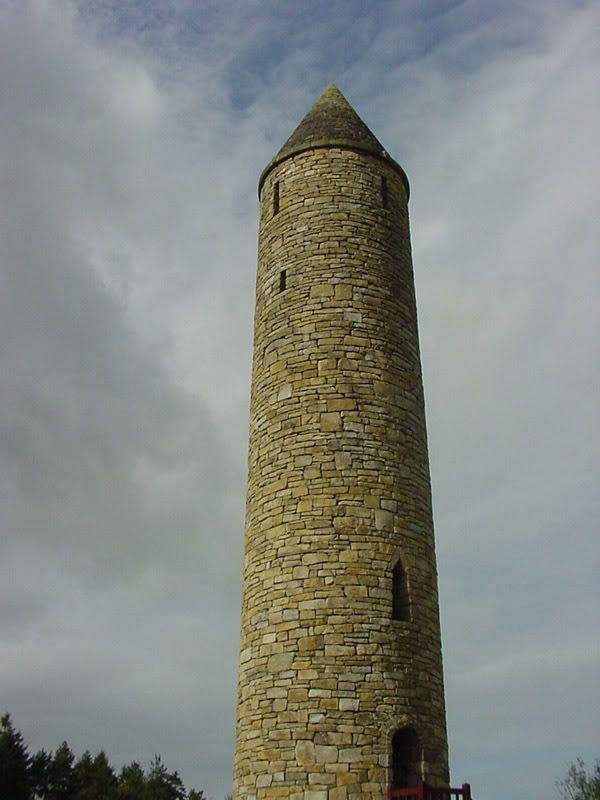 http://i8.photobucket.com/albums/a40/dadpad/online%20photos/sept15_hist_roundtower.jpg