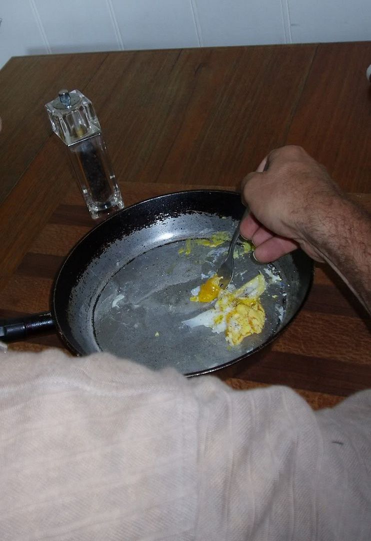 http://i8.photobucket.com/albums/a40/dadpad/summer/egg6.jpg