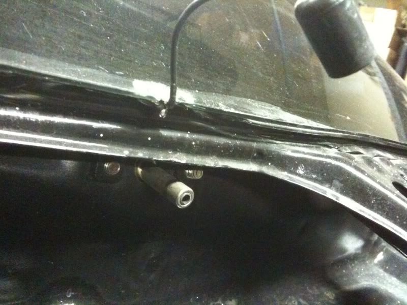 Power antenna stopped working? Look here on how to use the windshield antenna