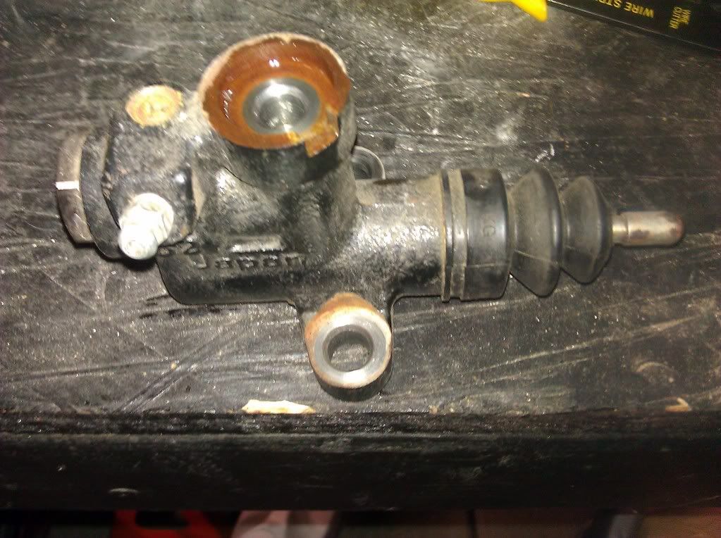 Clutch Delay Valve Removal DIY. A must for rough to engage clutches.