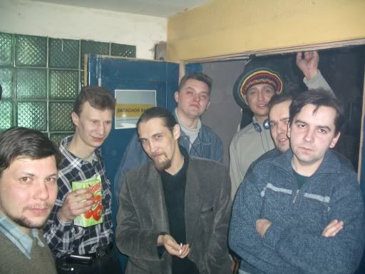 Целая толпа народу
