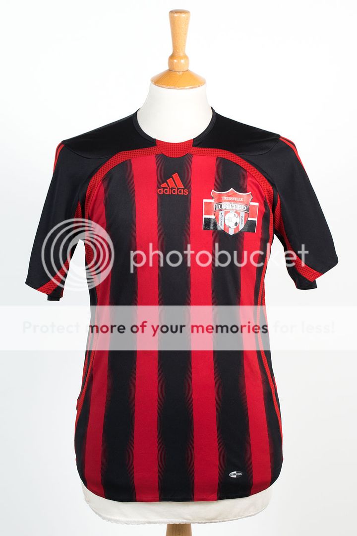 red and black soccer jersey